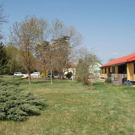 Pension Szallo Es Kemping Kecskemét Exterior foto
